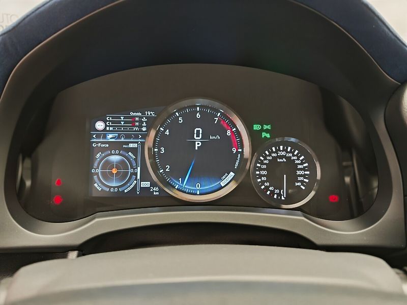 Lexus RC F Ultimate Edition 3/30 V8 5.0l - fotka 41 z 50
