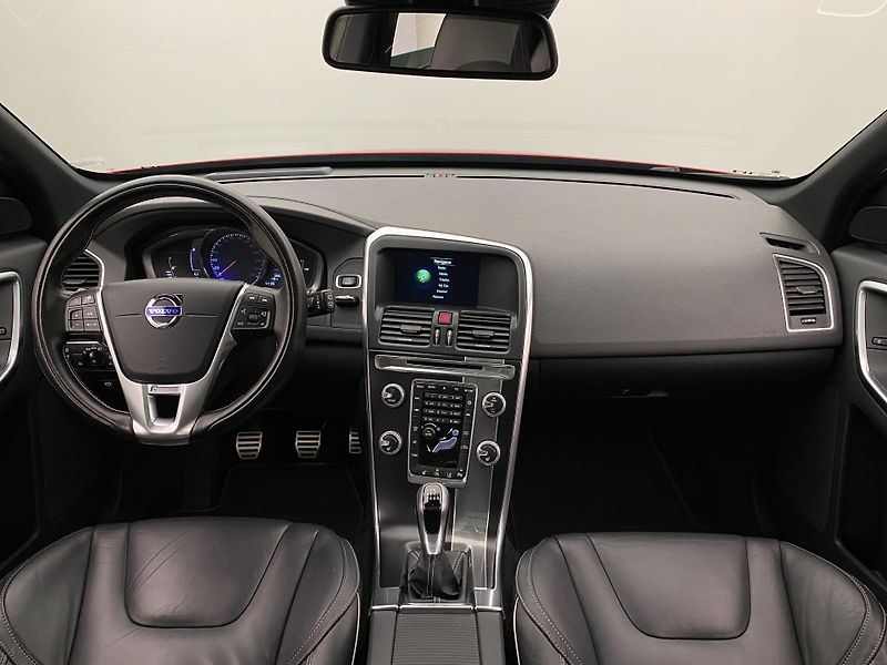 Volvo XC60 D3 R-DESIGN REZERVACE - fotka 2 z 45