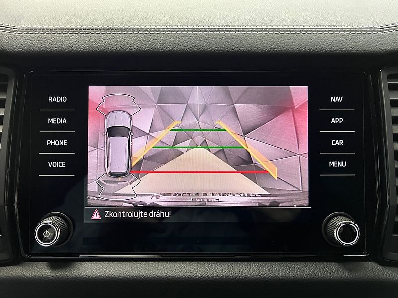 Škoda Kodiaq 2.0 TDI DSG 4X4 SPORTLINE, ACC - fotka 15 z 32