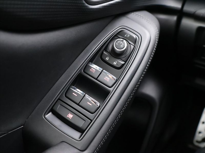 Subaru Forester 2,0 e-BOXER CVT Executive CZ - fotka 14 z 26