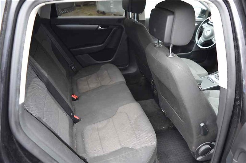 Volkswagen Passat (2014) VARIANT 1,6 TDI DSG - fotka 19 z 21