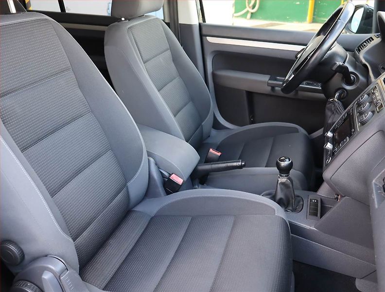 Volkswagen Touran (2009) 1.4 TSI, Navi, Tempomat - fotka 9 z 16