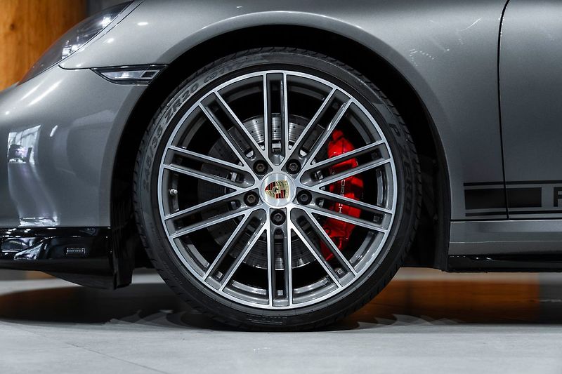 Porsche 911 Turbo - fotka 2 z 21