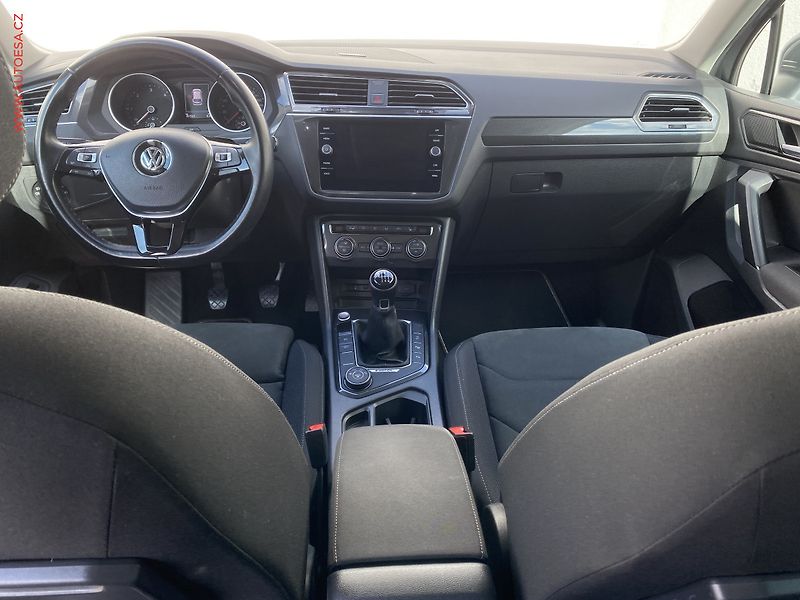 Volkswagen Tiguan (2018) 2.0 TDi 4x4, ČR, R-Line, LED - fotka 8 z 20