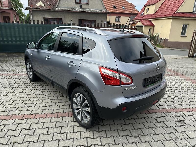 Nissan Qashqai 2,0 4x4 AUTOMAT TEKNA - fotka 7 z 37