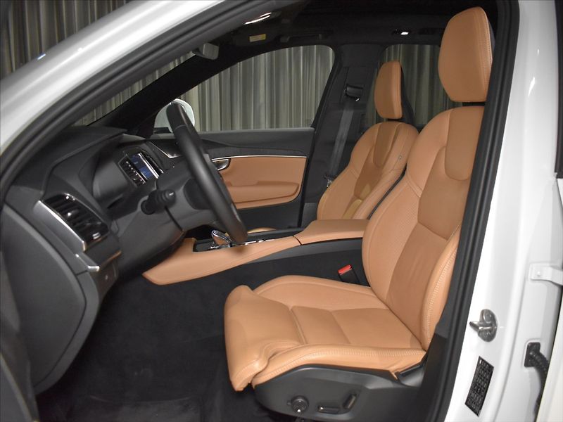 Volvo XC90 2,0 B5 AWD Plus Pano,Ventilace - fotka 9 z 26