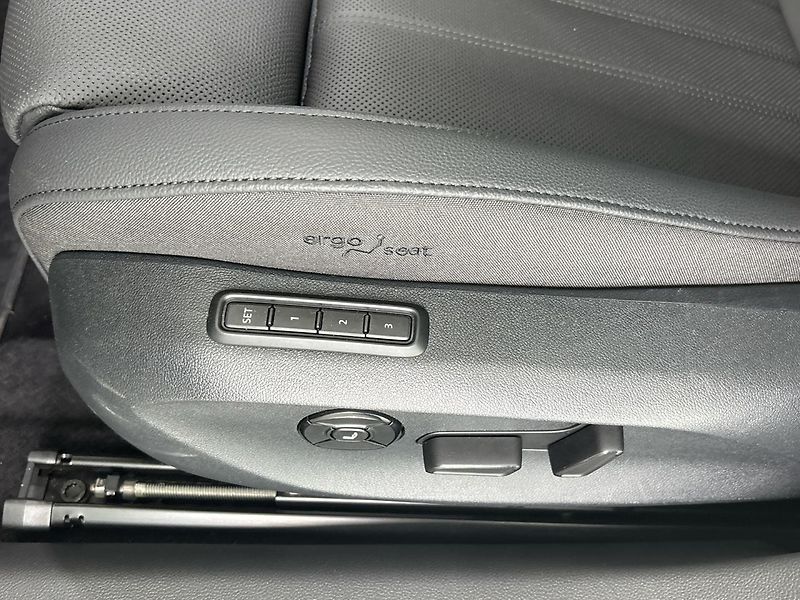 Škoda Superb Laurin & Klement 4x4 DSG - fotka 28 z 31