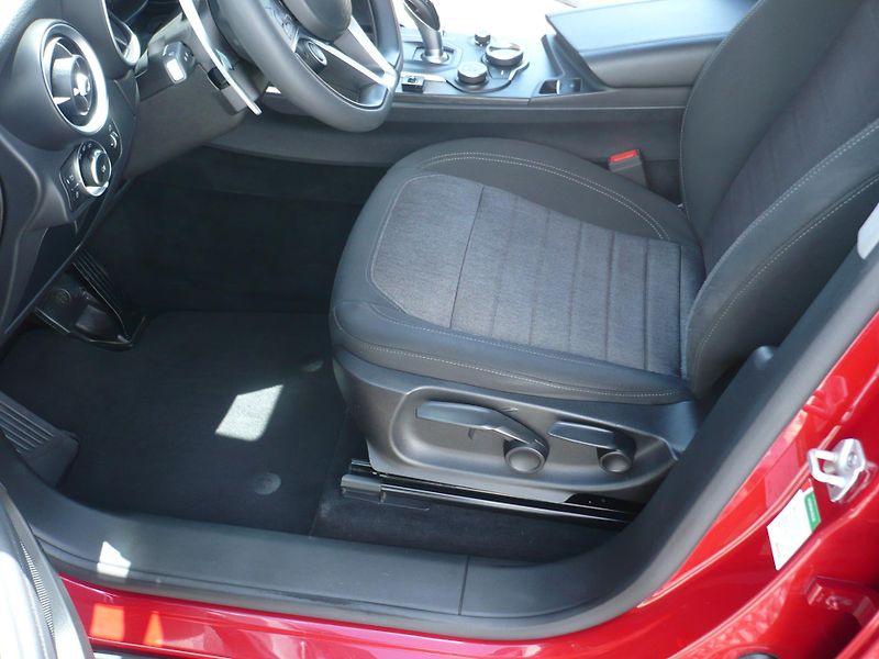 Alfa Romeo Stelvio 2.0T Q4 Kamera Klima - fotka 16 z 33