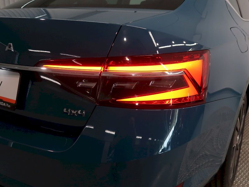Škoda Superb (2023) LAURIN&KLEMENT 2.0TSI 206KW 4x - fotka 11 z 47