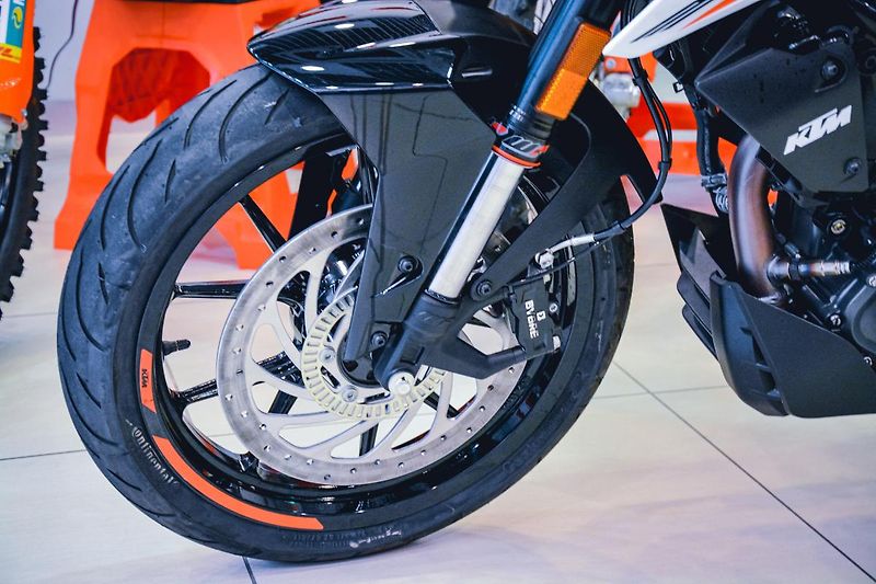KTM 390 Duke Akrapovič 0KM - fotka 6 z 14