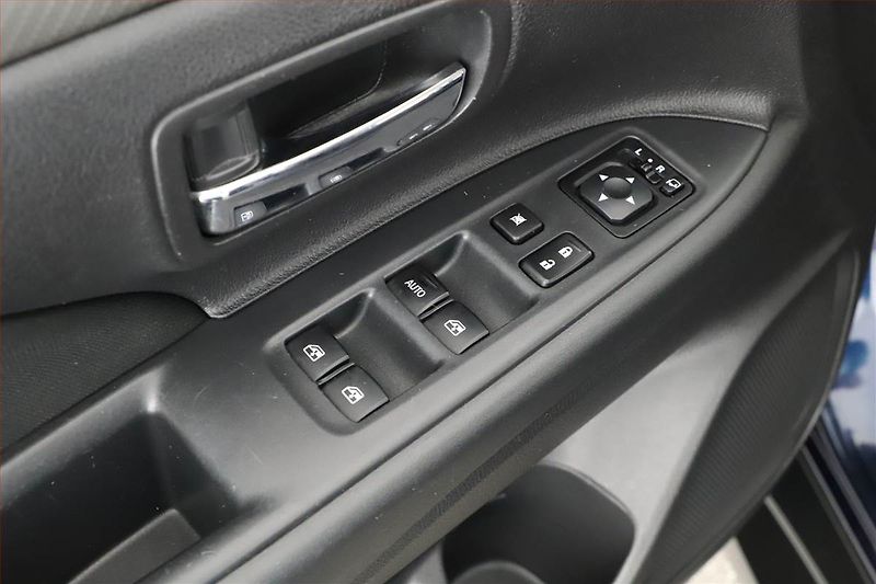 Mitsubishi Outlander (2017) 2.2 DI-D, 7 míst, Tempomat - fotka 14 z 14