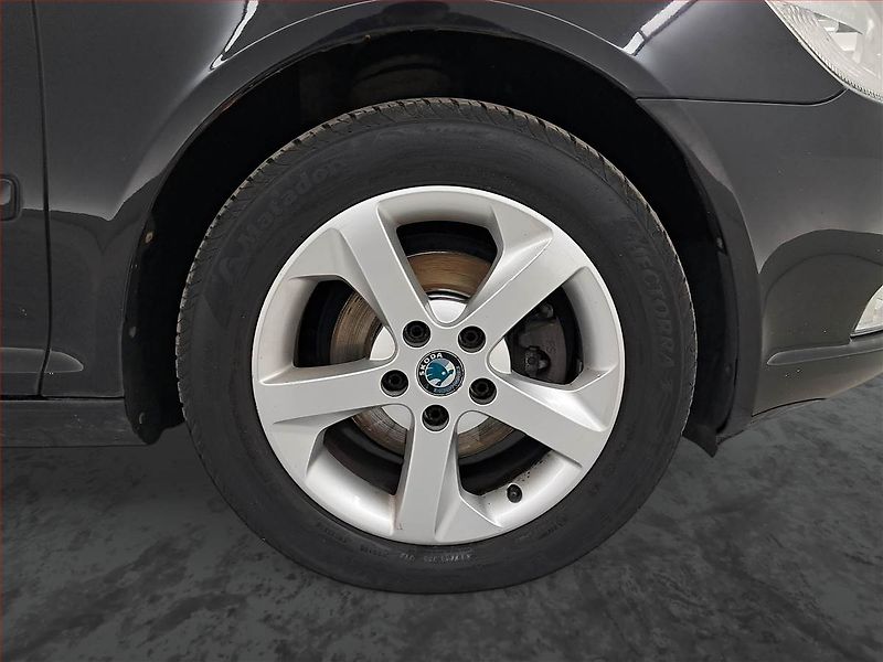 Škoda Octavia (2011) 1.6 TDI, Navi, Xenony - fotka 15 z 20