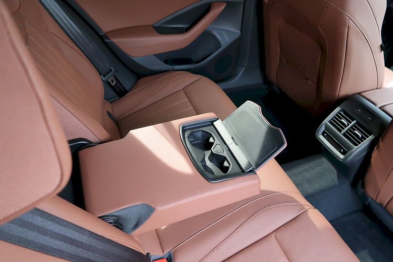 Škoda Superb (2024) Combi L&K 2,0 TDi/110  kW DSG - fotka 17 z 33