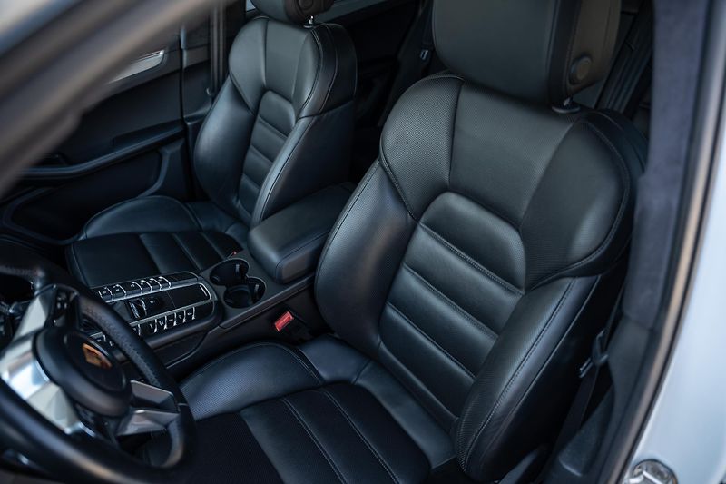 Porsche Macan (2018)  3.6 Turbo Performance & Black - fotka 11 z 21