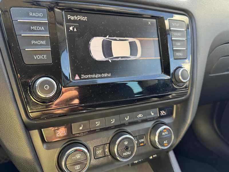 Škoda Octavia 1.4 TSi 110kW DSG sport.sedadl - fotka 19 z 24