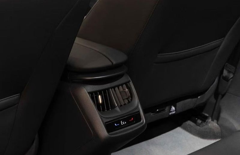Cupra Tavascan (2024) Kamera Ambient Park asistent - fotka 10 z 18
