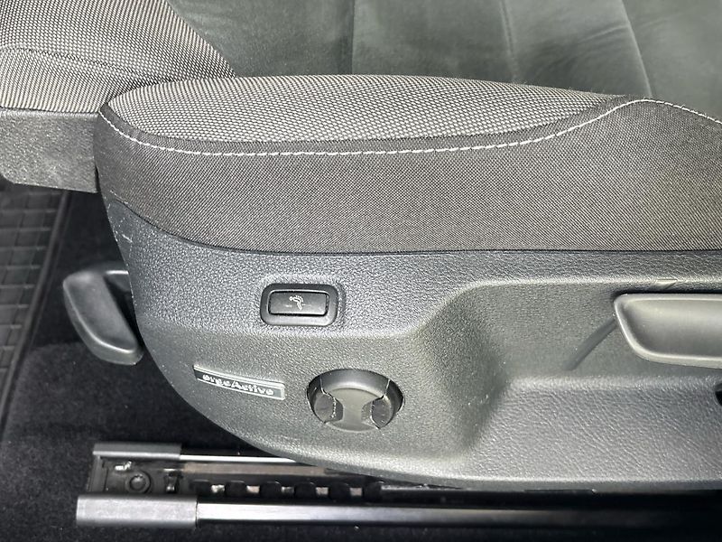 Volkswagen Golf Maraton Edition - fotka 29 z 29