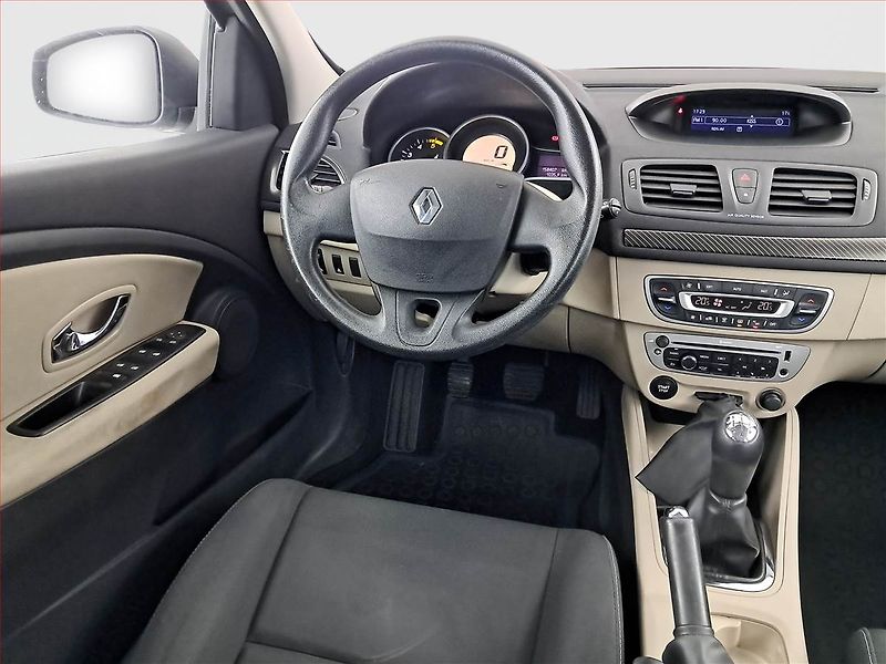 Renault Mégane (2012) 1.5 dCi, po STK, Tažné - fotka 7 z 16