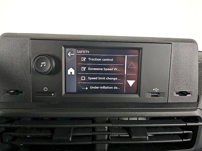 Toyota ProAce Verso (2024) 2.0D 106kW L2 COMBI 8MÍST - fotka 12 z 26