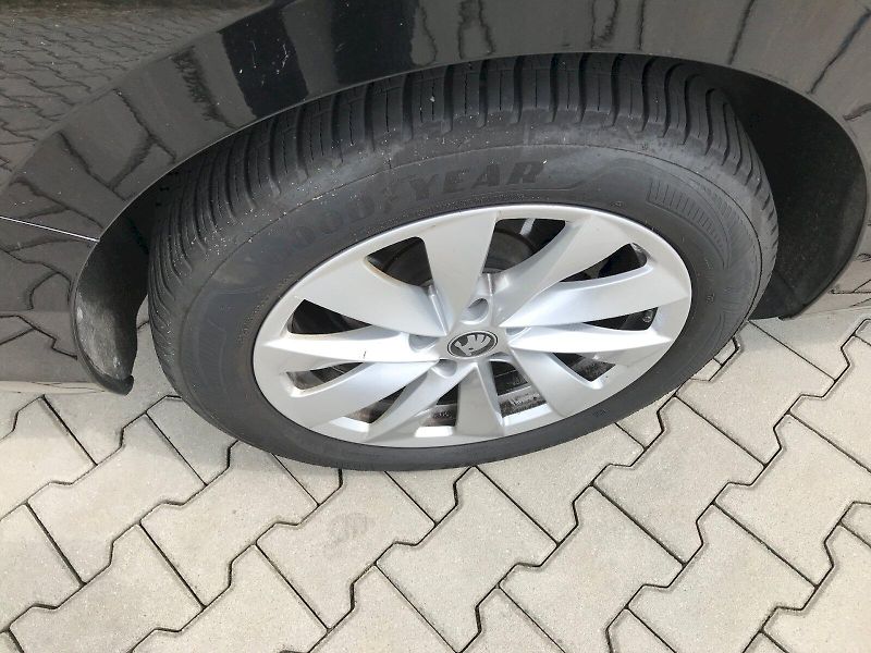 Škoda Superb (2025) COMBI SELEC TD 110/2.0 A7F - fotka 15 z 30
