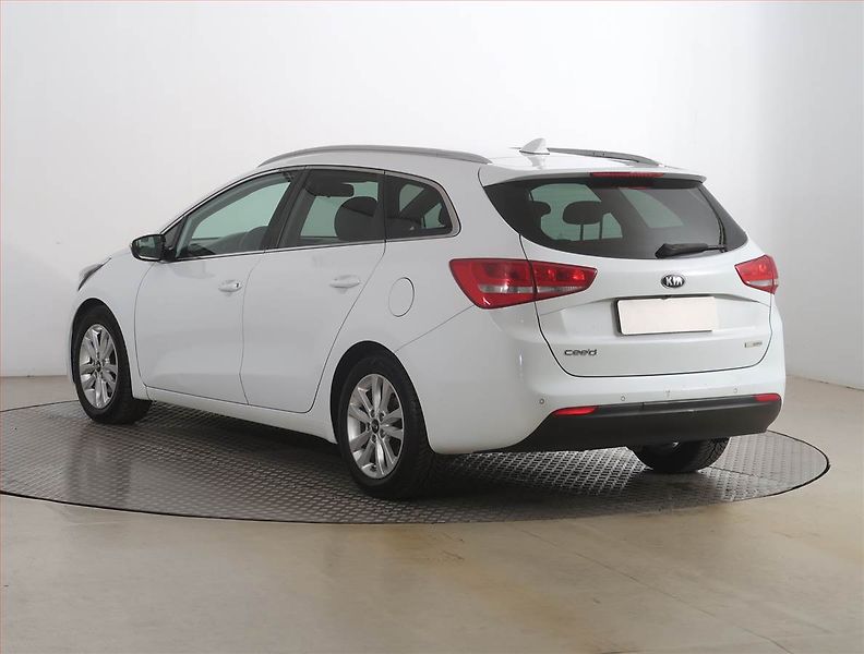 Kia Ceed (2018) Premium 1.6 i, Serv.kniha - fotka 4 z 18