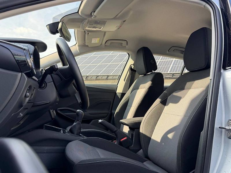 Škoda Fabia Selection 1,0 MPI 59 kW 5° MP - fotka 8 z 29
