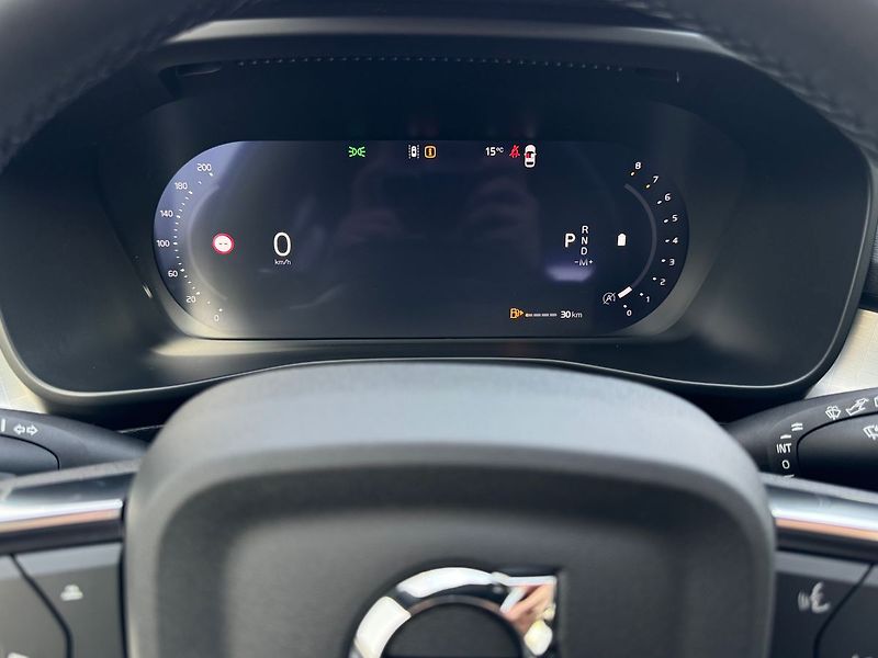 Volvo XC40 (2026) ULTRA B4, 360°, PIXEL LED, BLA - fotka 16 z 23