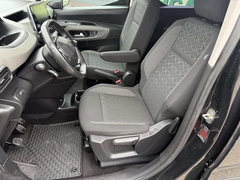 Peugeot Rifter 1,5 Blue HDI 96kW Long - fotka 12 z 20