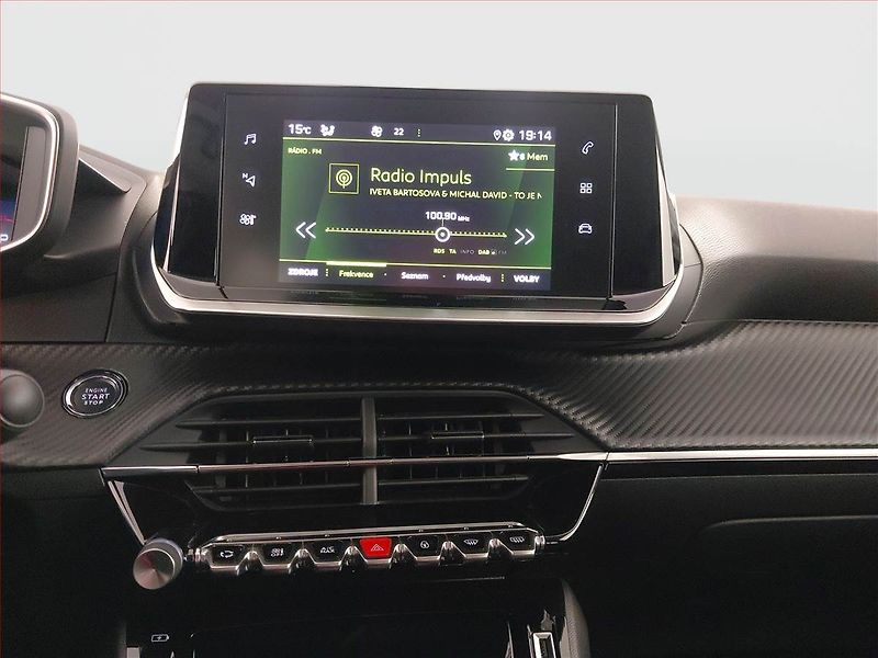 Peugeot 2008 (2020) 1.2 PureTech, Automat - fotka 12 z 21