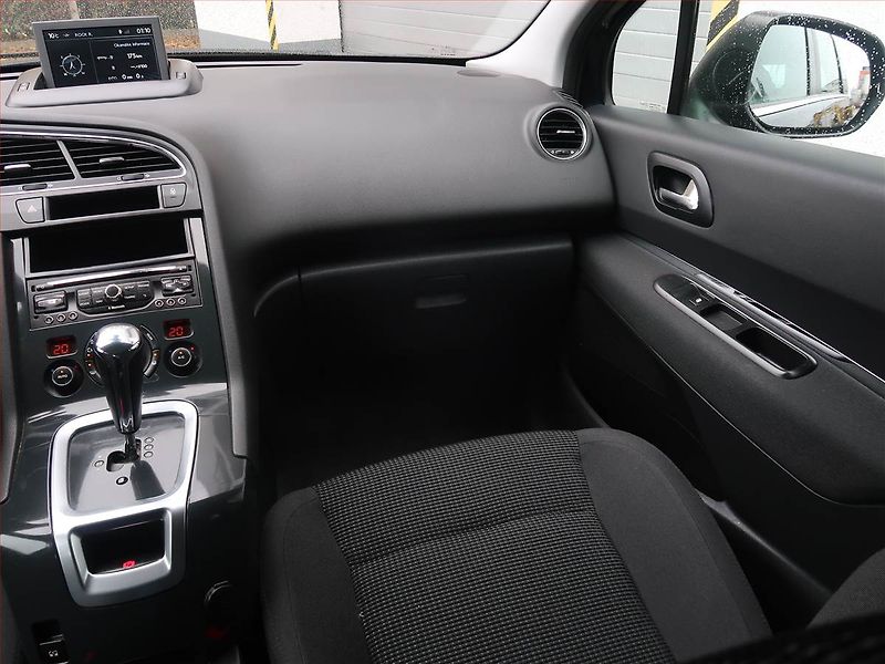 Peugeot 5008 (2014) 1.6 HDi, Automat, po STK - fotka 8 z 18