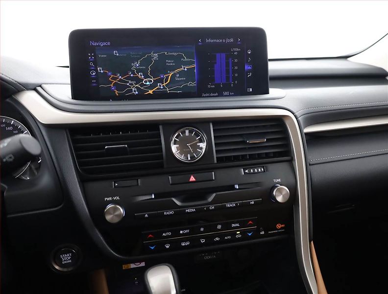 Lexus RX 400h (2022) 300 - fotka 10 z 21