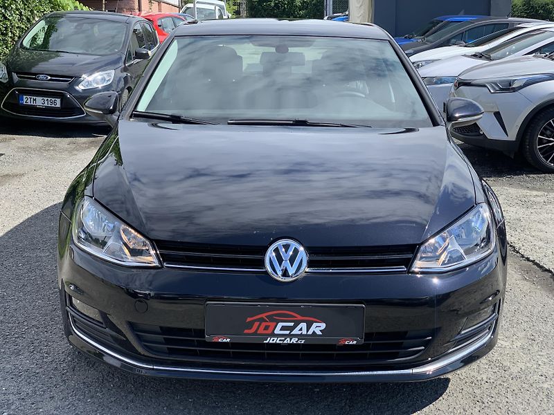 Volkswagen Golf Highline 1.6TDi 77kw DSG ALU - fotka 2 z 48