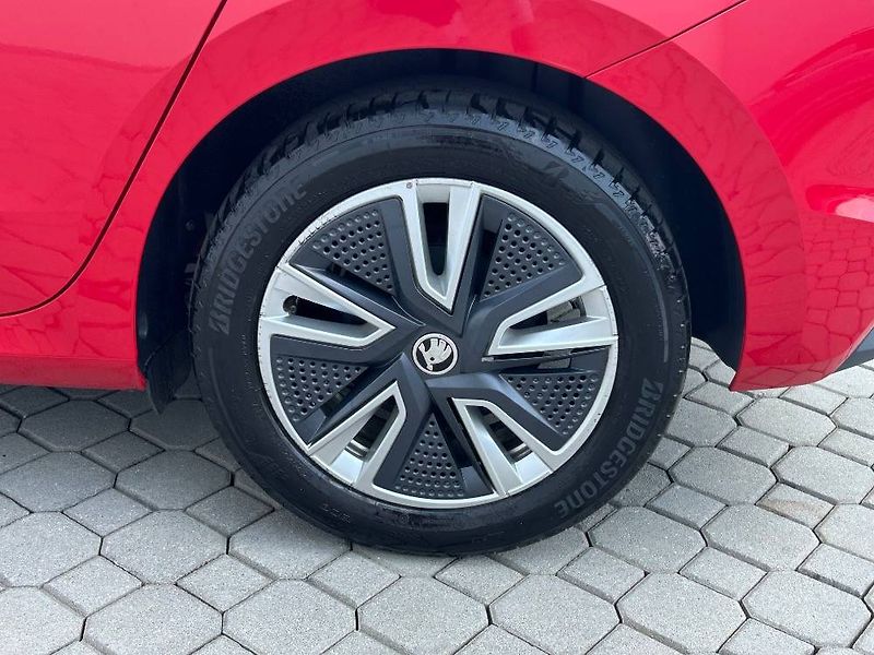 Škoda Fabia Style 6MP 1,0TSI - fotka 21 z 24