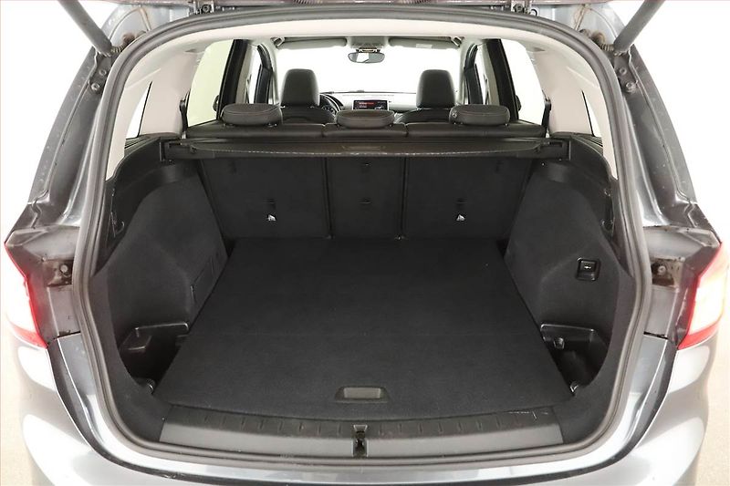BMW Řada 2 (2020) 218d Gran Tourer, Automat - fotka 11 z 18