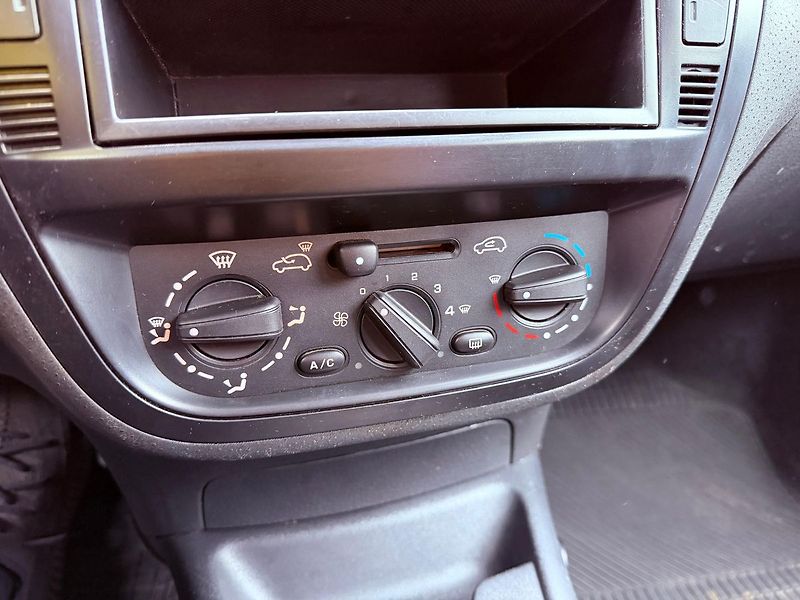 Citroën C3 1.4i, Klimatizace - fotka 16 z 18