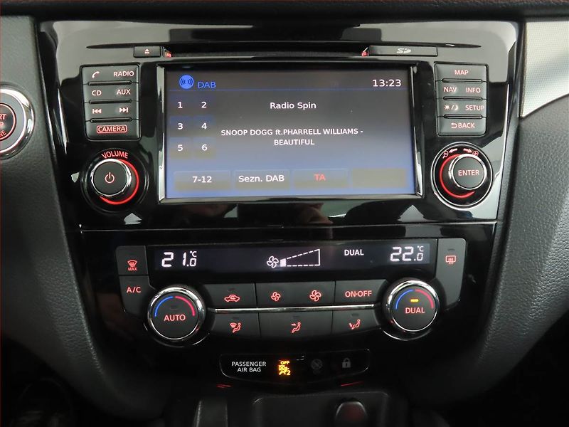 Nissan Qashqai (2018) 1.2 DIG-T, Serv.kniha, Navi - fotka 12 z 16