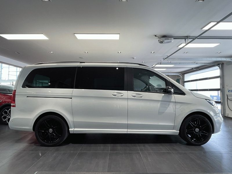Mercedes-Benz Třídy V (2023) 300D L Exclusive AMG 4Matic 7m - fotka 5 z 24