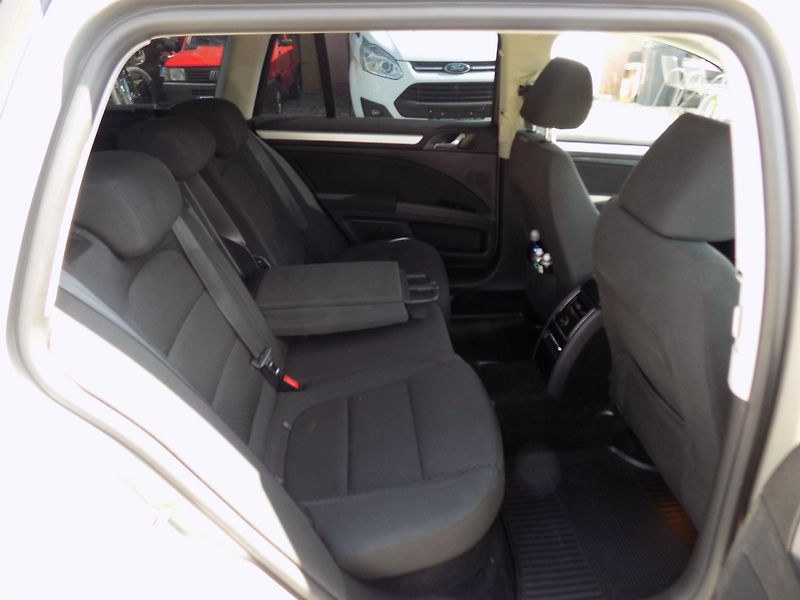 Škoda Superb 1,6 TDI 77 KW NAVI, TEMP - fotka 20 z 34