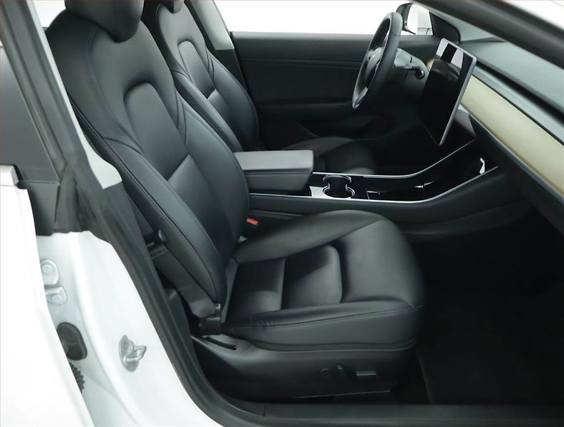 Tesla Model 3 (2019) Long Range 4WD 78kWh, SoH 85% - fotka 9 z 22