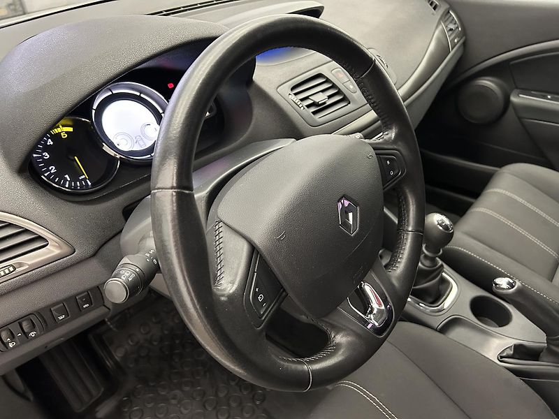 Renault Mégane 1.5 DCi Energy - fotka 7 z 22