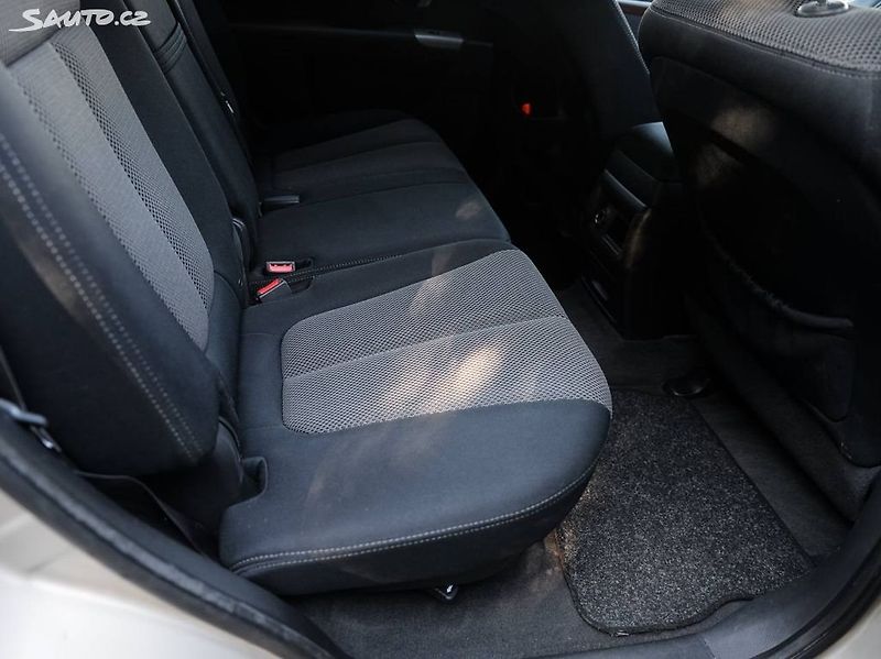 Hyundai Santa Fe (2009) 2.2 CRDI 4X4 7 MÍST PREMIUM - fotka 15 z 21