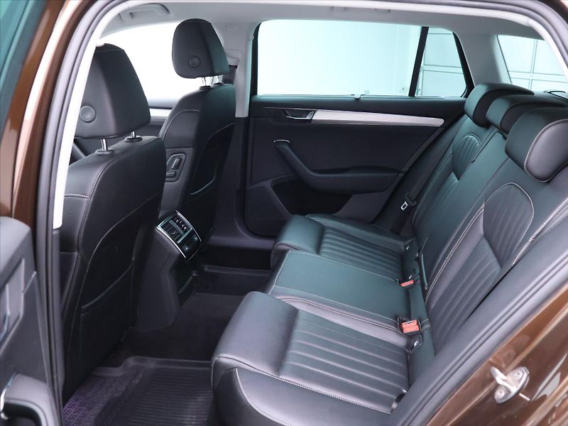 Škoda Superb 2,0 TDI DSG CZ L&K 1.Maj DPH - fotka 13 z 33