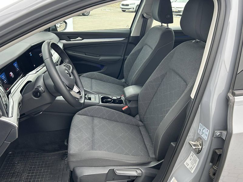 Volkswagen Golf Life 1,0TSi - fotka 6 z 22