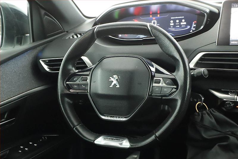 Peugeot 5008 (2019) GT Line 1.5 BlueHDi, 7 míst - fotka 16 z 17