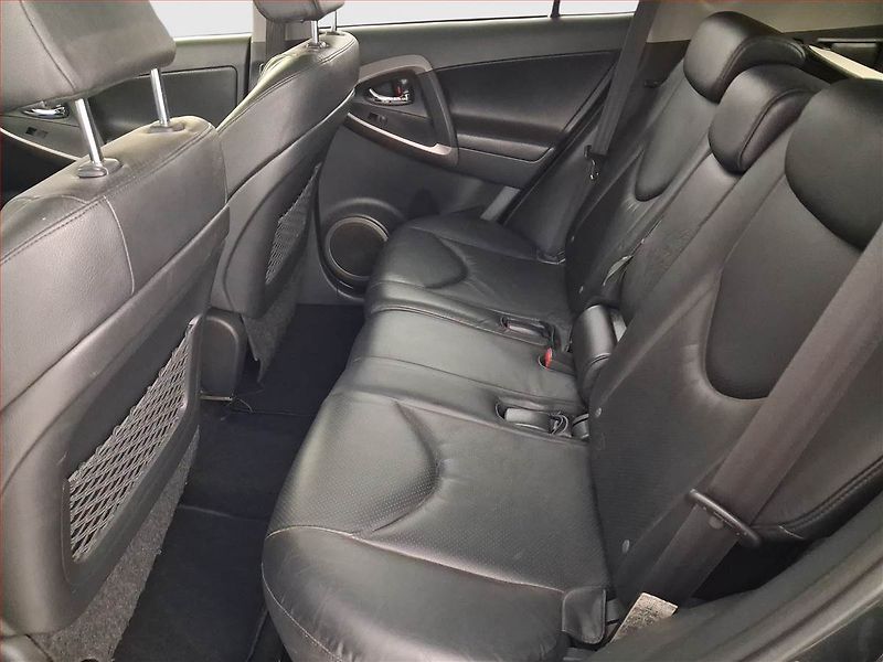 Toyota RAV4 (2007) Executive 2.2 D-CAT, 4X4 - fotka 10 z 17