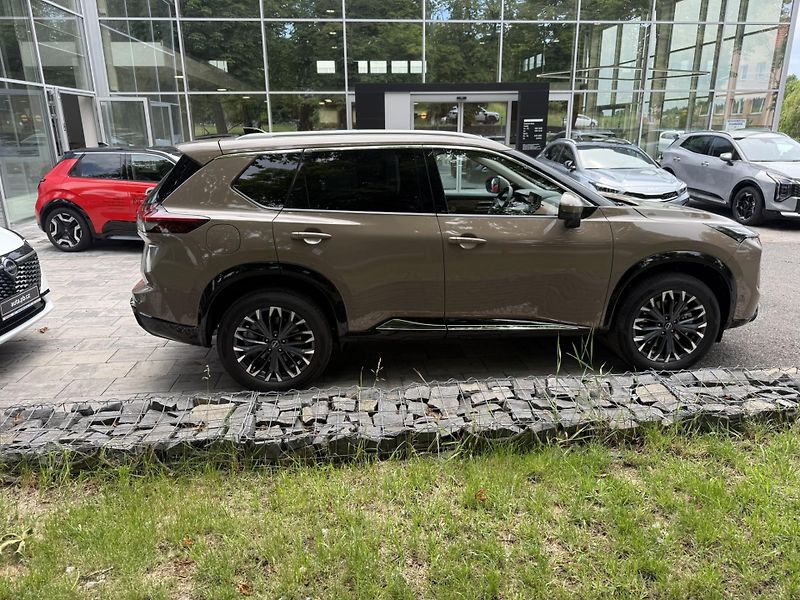 Nissan X-Trail (2026) E-POWER 213HP e-4ORCE TEKNA - fotka 4 z 21