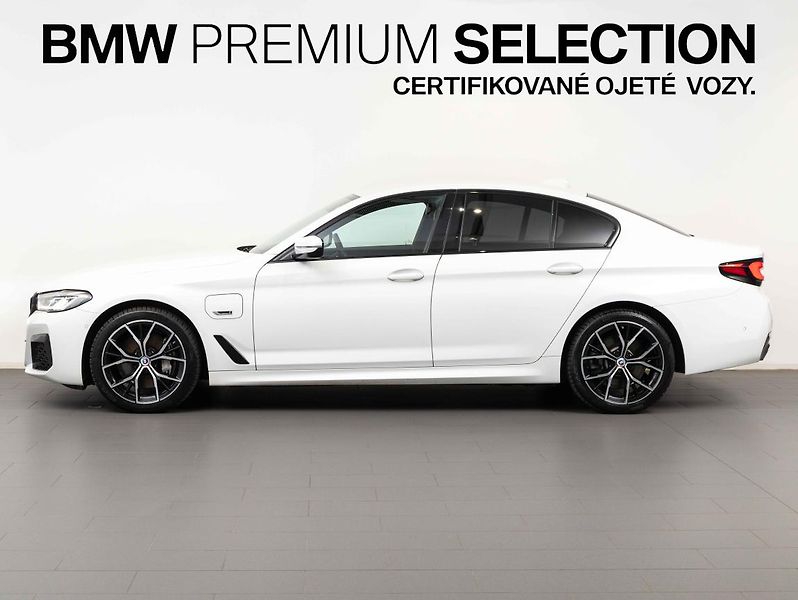 BMW Řada 5 545e xDrive Sedan - fotka 2 z 23