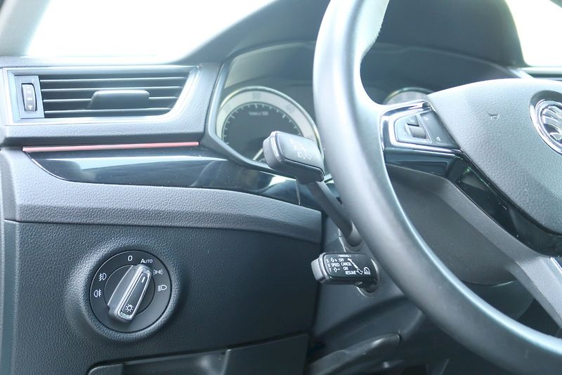 Škoda Superb (2018) Combi L&K  2,0 TDi/140 kW 4X4 - fotka 9 z 36