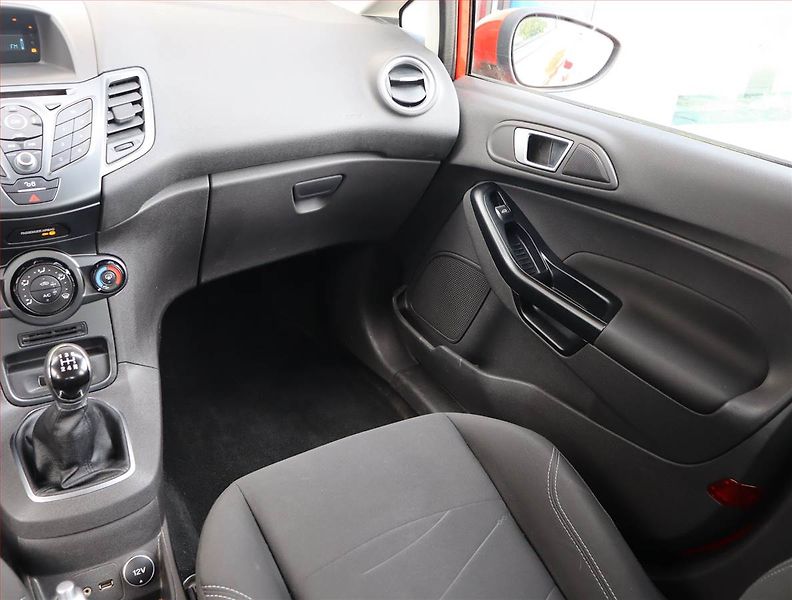 Ford Fiesta (2015) 1.25, Vyhř. sedaček - fotka 8 z 14