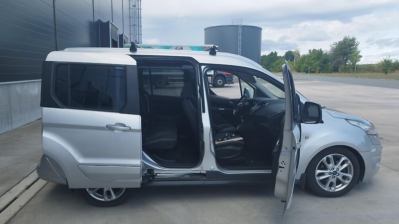 Ford Tourneo Connect 1.0i,volat- 608 081 843  - fotka 16 z 16